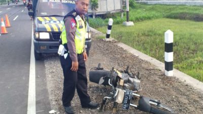 Kecelakaan Laka Lantas di Bundaran Masjid Jami Praya Lombok Tengah (Loteng), pada Selasa sore, 14 Mei 2025. Seorang pengendara sepeda motor,