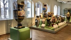 pusat industri keramik Inggris Koleksi Keramik di Museum Victoria dan Albert